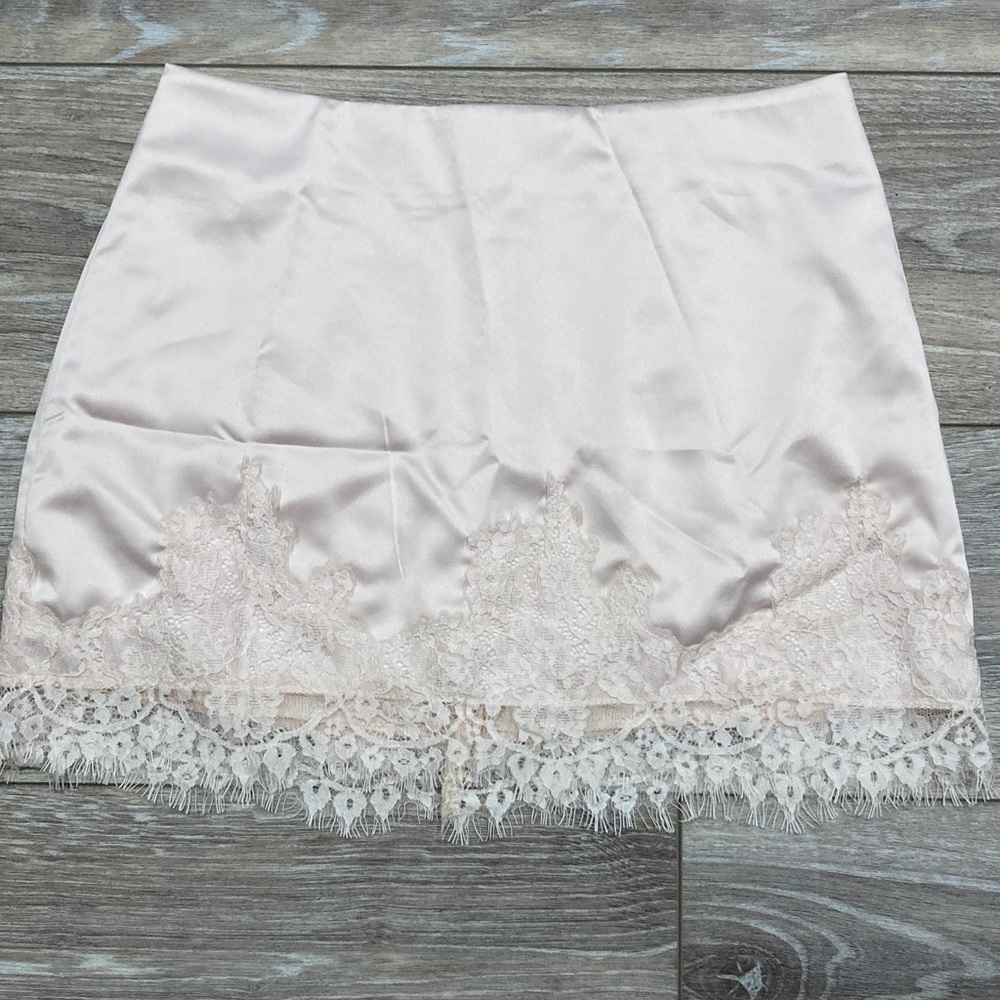 Elegant Lace Trim Skirt in Light Pink